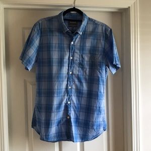Bonobos button down t-shirt. SLIM FIT.